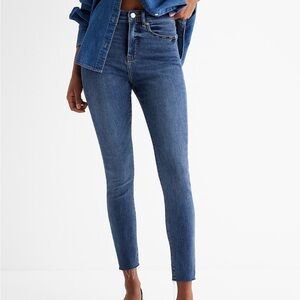 NWT High Waisted Medium Wash Raw Hem Skinny Jeans
